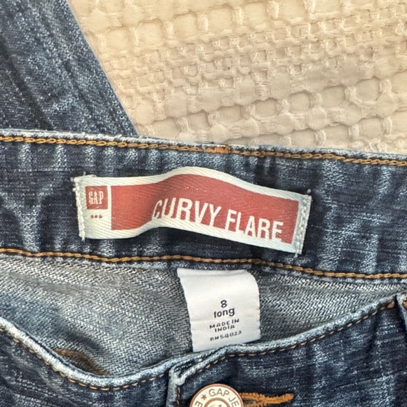 GAP Curvy Flare Jeans. 8L. Like New! - Picture 2 of 4